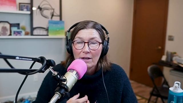 The Biggest Money Mistake Most Relationships Make w/Vivian Tu смотреть онлайн