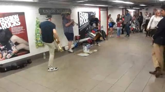 Уличный музыкант смотреть онлайн