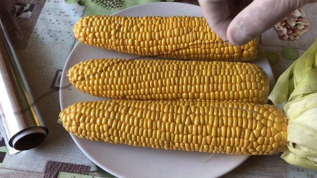 Кукурудза ма мангалі. Готуємо кукурудзу на вуглях. Кукуруза на мангале в початках. Готовим вкусно. смотреть онлайн