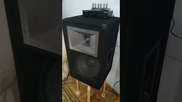 Клубные мощные колонки 500ватт с ламповым усилком смотреть онлайн