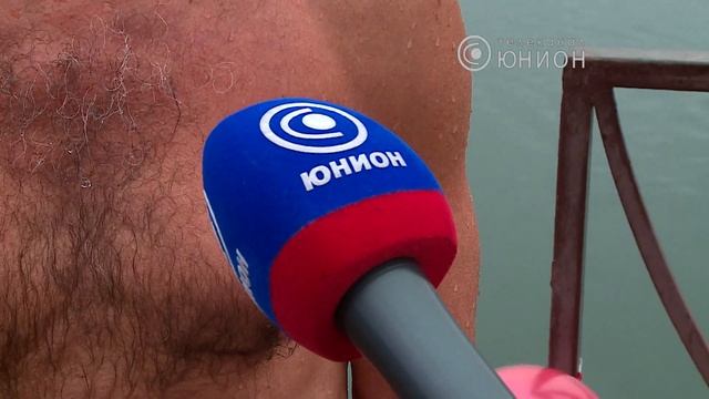 Дед Мороз уже открыл сезон праздников. Купанием в проруби смотреть онлайн