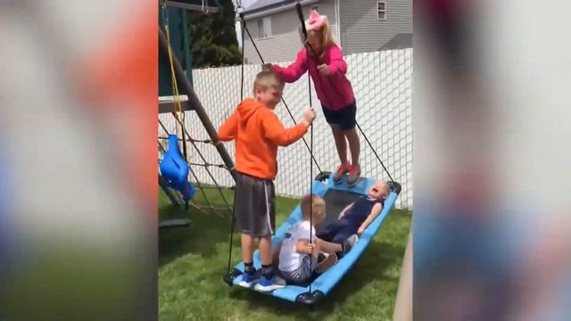 TоП ЗаБаВнЫх ВиДеО неудачные игры детей с качели смотреть онлайн