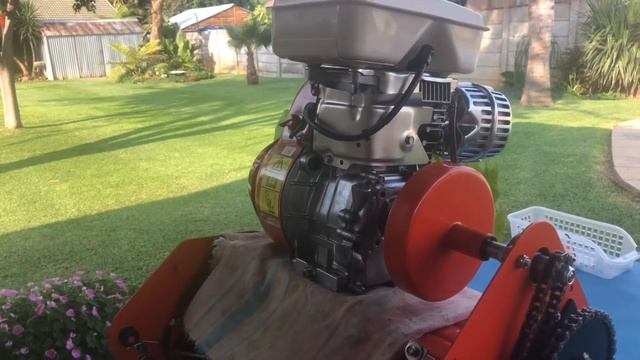 Honda G200 5,5hp Engine With Centrifugal Clutch Fitment On Professional Cylinder Mower