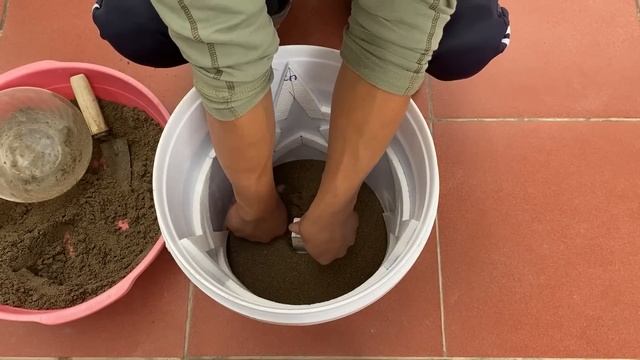 New And Unique - Design Beautiful Flower Pots From Cement And Plastic Containers For Your Garden смотреть онлайн