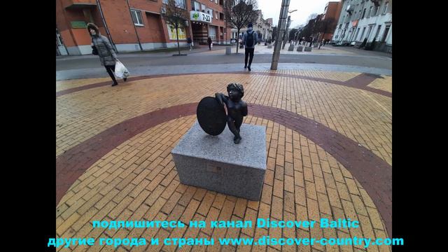 Литва; г Клайпеда; Скульптуры Клайпеды; Черный призрак; Русалка; Ветер; Мышонок; Горшок с монетами смотреть онлайн