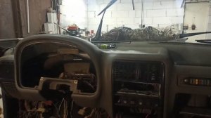 Как снять торпеду на Волге. Как снять панель с волги. Ремонт Волги своими руками.