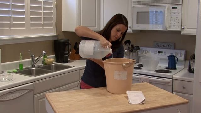 Housekeeping Tips : How To Make Homemade Laminate Floor Cleaner