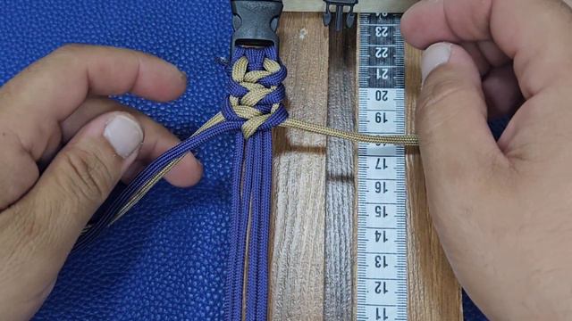 Как сделать браслет из паракорда в стиле ирокеза, модифицированный учебник. длина 2.50+2.50 смотреть онлайн
