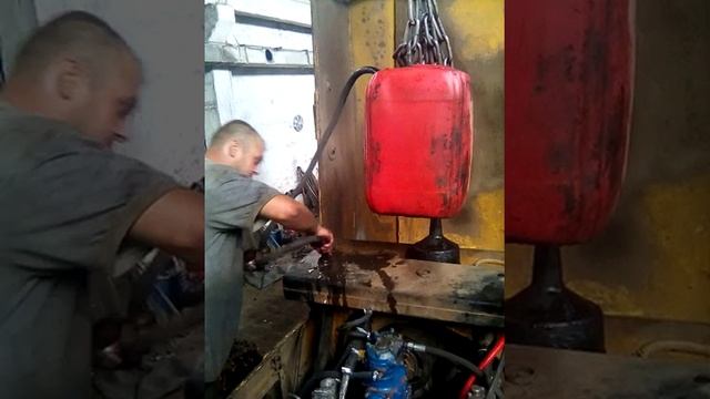 Заливаем тосол в К-700, часть 2. смотреть онлайн