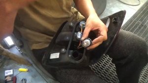 Как снять задний фонарь и замена всех ламп. Лада гранта.