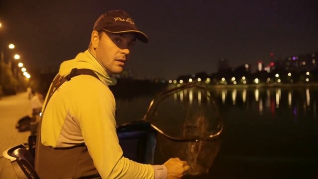 Ловля крупного ЛЕЩА на фидер. Ночная рыбалка. смотреть онлайн