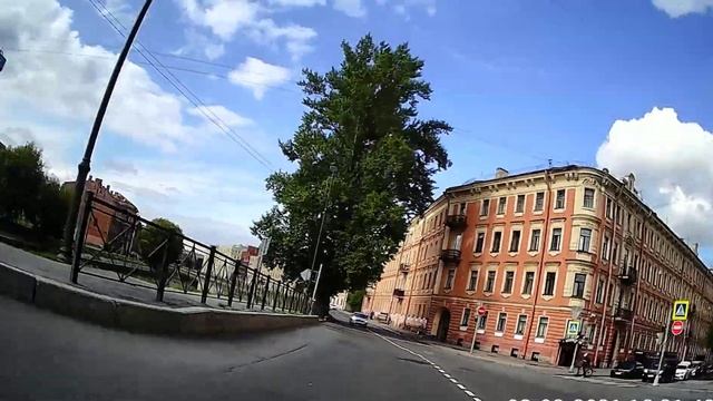 СУЗУКИ едет по городу смотреть онлайн