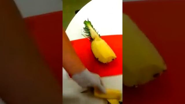 Как красиво нарезать ананас. how beautifully cut pineapple. wie schön geschnittene Ananas. смотреть онлайн