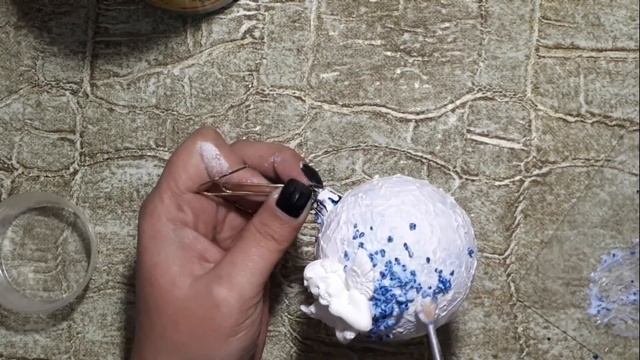 Переделка елочных игрушек в технике Mixed media часть1 смотреть онлайн