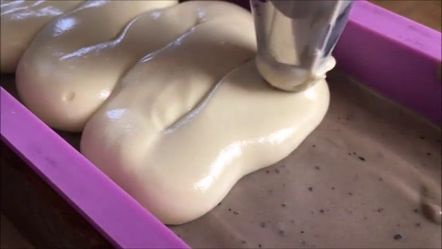 Pouring Mocha Java Goat Milk Soap смотреть онлайн
