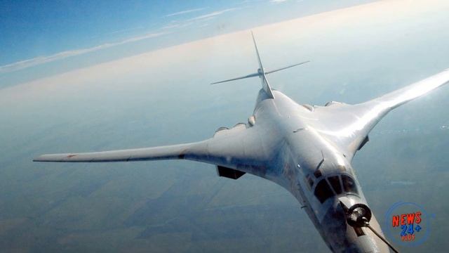 Два сверхзвуковых стратегических бомбардировщика Ту-160 совершили полет вдоль границ смотреть онлайн