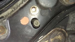 Где находится регулировка света фар рено меган