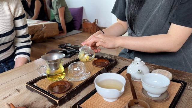 SEOUL TRAVEL VLOG EP1 | Cafe Onion, Bukchon Hanok Village, Changdeokgung Palace & Gwangjang Market смотреть онлайн