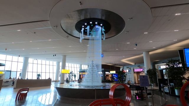 New York, NY, Fountain at LaGuardia Airport смотреть онлайн