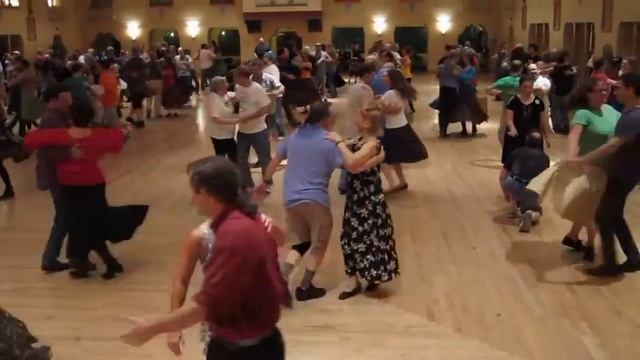 "Goldcrest" at Glen Echo, MD Contradance 2011-11-04 / CALLER: Anna Rain смотреть онлайн