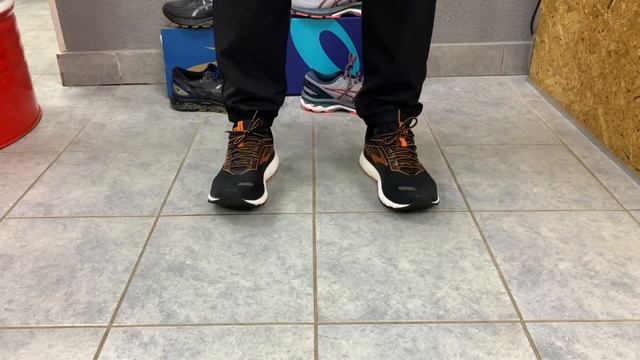 Достал самые настоящие Asics и Brooks, видео для тех кто зимой к лету готов. Часть#2 смотреть онлайн