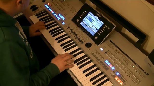 Pirates of the Caribbean theme tune Tyros 4 -HD - just a snippet смотреть онлайн