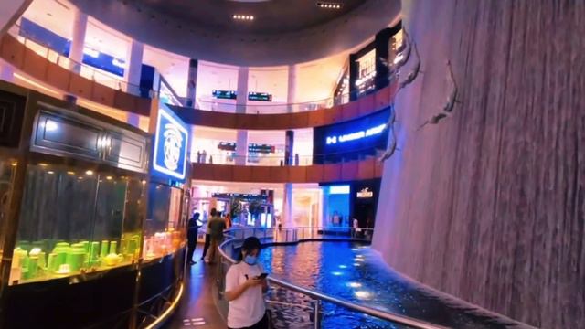 THE DUBAI MALL | LARGEST SHOPPING MALL | CARTIER | LOUIS VUITTON | DIOR | FENDI | JASMIN CREATES смотреть онлайн