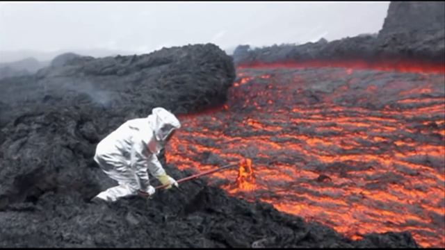 Raw: Lava Flows From Russian Volcano смотреть онлайн
