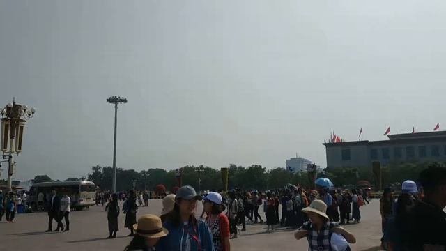 Explore Tiananmen Square in Beijing, China смотреть онлайн