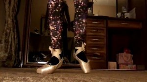 Как стоять на пуантах?