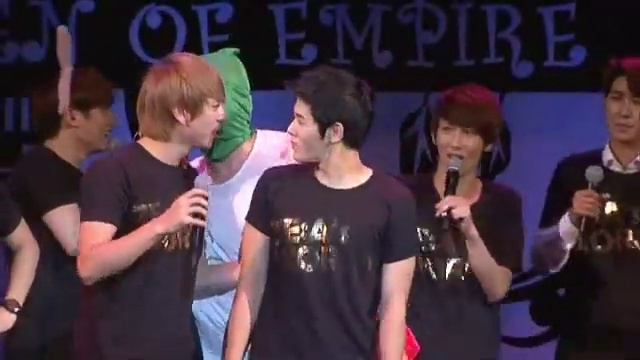 ZE:A - Catch The Mouse Game смотреть онлайн