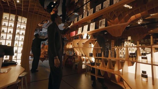 Camille Tanoh's Paris Travel Playbook смотреть онлайн