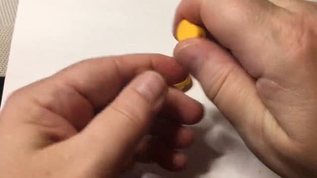 Переделка янтарных бус. Часть 1. Реставрация кулона. смотреть онлайн