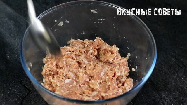 Со стола УЛЕТАЮТ СРАЗУ! Я всегда буду так Готовить! Просто кладу ФАРШ на ХЛЕБ! смотреть онлайн