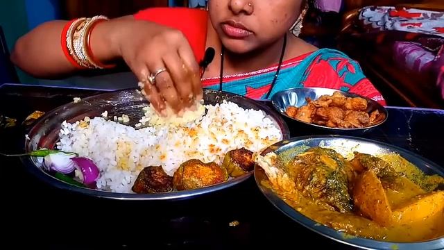 Spicy Fish Dishes And Vegetables Eating With Rice смотреть онлайн