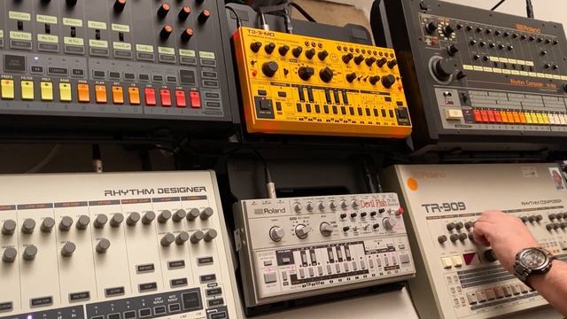 Shout at the Devil: First Time with the Behringer TD-3 Modded Out смотреть онлайн