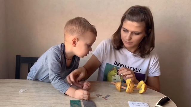 Батарейка из картошки - домашний эксперимент - эксперимент с ребёнком смотреть онлайн