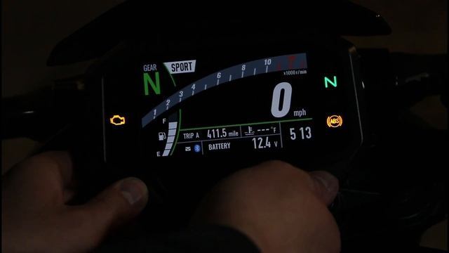 Kawasaki TFT Display closer look!! (2023 z900) смотреть онлайн