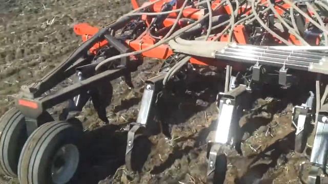 Сеялка Versatile ML 930 42' 12,8м + трактор Versatile Альберта, Канада смотреть онлайн