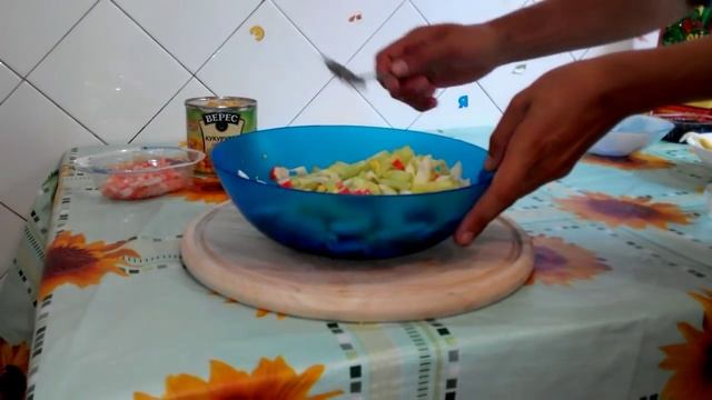 САЛАТ С КРЕВЕТКАМИ. Рецепт. Вкусный. С крабовыми палочками. Помидорами. Сыром. Авокадо. Цезарь смотреть онлайн