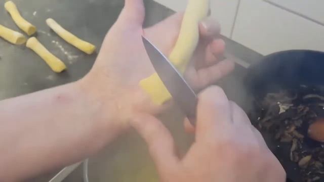 Легко и вкусно готовлю галушки! Всего 3 ингредиента и сытный обед вам обеспечен смотреть онлайн