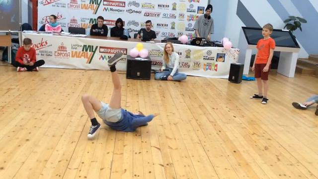 Hip Hop Drive V / 2015 10-12лет 1/8-4 ? vs Зверев Женя vs Кобычев Денис vs Смолеев Дима смотреть онлайн