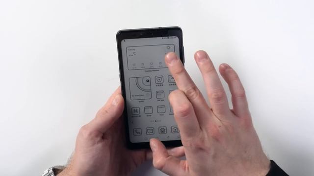 Смартфон только с ЧЕРНО-БЕЛЫМ экраном — работает бесконечно? смотреть онлайн