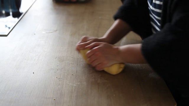 Learning to make homemade pasta || Учусь делать пасту дома смотреть онлайн