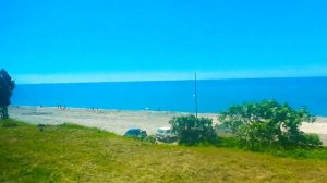 Дорога Туапсе Лазоревское Сочи Адлер на поезде вдоль Чёрного моря. Вид с окна.