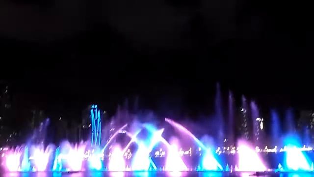 Поющие Фонтаны в Шарджи (Дубаи) смотреть онлайн