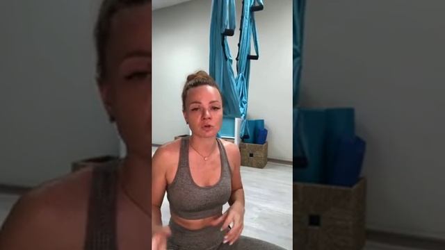 Боли в грудном во время и после поактики йоги с гамаком. смотреть онлайн