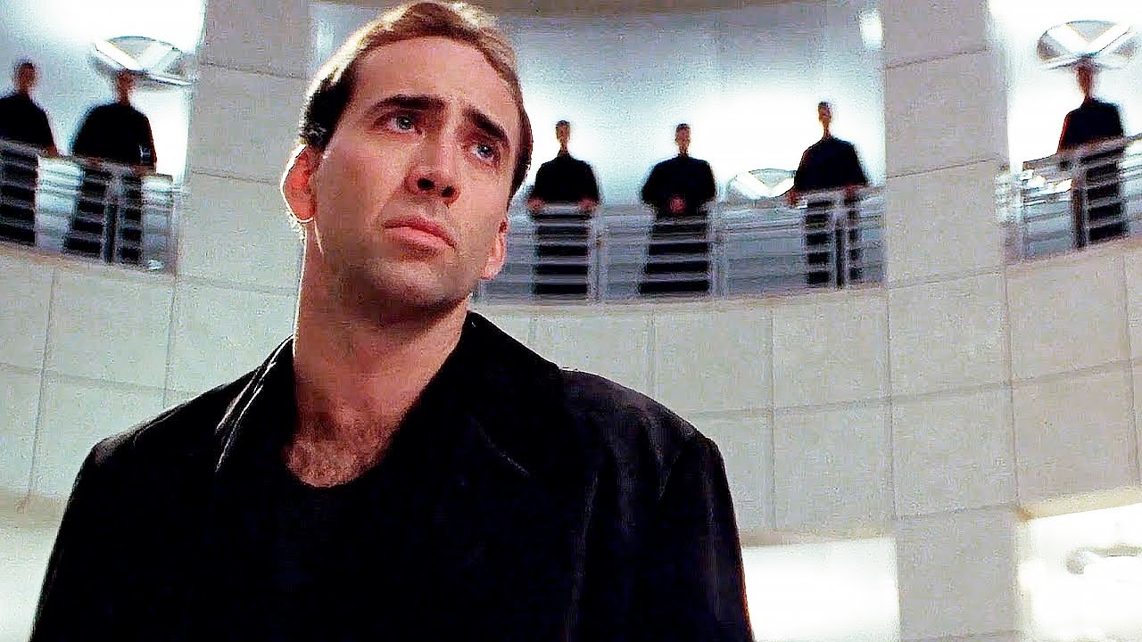 Он притворялся человеком и был невидимый, но испытал на себе жестокое наказание смотреть онлайн