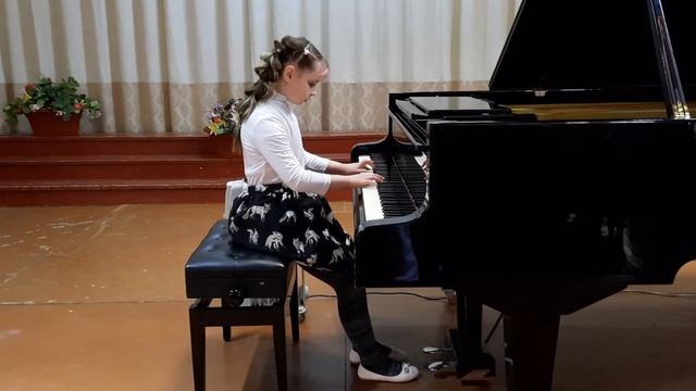Кира Соколова (в.к.9 лет). И.С. Бах Маленькая прелюдия #12. Д.Шостакович "Веселая сказка". смотреть онлайн