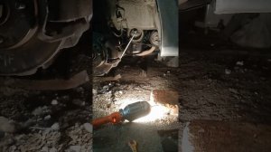 Как легко и просто открутить болт шкива коленвала на MAZDA 323F